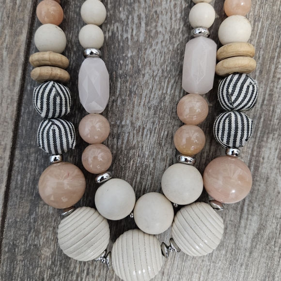 LOFT Chunky Cream Tan Navy Blue Long Beaded Rope Chain Necklace 18" Long - Picture 4 of 7